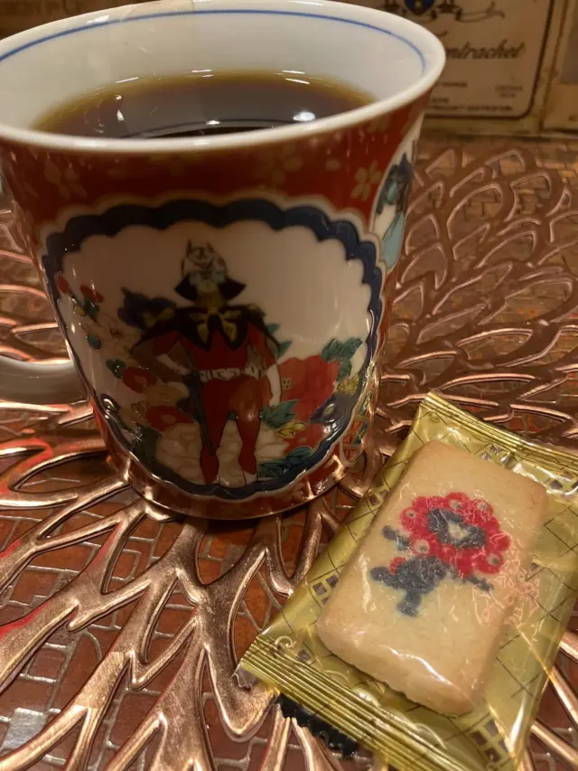 皆様ごきげんよう👋
გამარჯობა！ガマルジョバ！

この連休は万博でしょうか？
行った気分でお土産のクッキー頂きながら、本日も平和に営業してます。（万博お土産お待ちしてます）

最近、謎にオススメの冷やし中華とウズベキスタン🇺🇿プロフを食べながら、ジョージア、ドイツ、シェリーとワインで万博如何でしょうか！

გაუმარჯოს！ガウマルジョス！

Wine bar "Le3"  完全予約制
https://le3.jp/

Open  月〜土17h ~ 24h
Lunch  お問い合わせ下さい
当日問い合わせ21h Lo（他にご予約無ければ）
※2秒前までご予約OKです
Close  日曜日
（前日までにお問い合わせあれば、平日も営業時間等対応します）

神奈川県小田原市中町1-3-16
※ご来店の際はGoogleマップをご覧の上、お越し下さい

小田原駅東口バスロータリー
箱根登山バス　1番乗場　城東車庫前行き
中町下車より5秒

TEL 050-8880-1879
ご予約はお手数ですが、お電話もしくは各種SNS、DMにてご連絡ください。
※ご連絡取れ次第ご予約確定となります。
(当日予約はお電話でお願いします）

#自然派ワイン
#vinnature
#小田原ワイン
#ジョージアワイン
#ワインスタグラム
#oda_bi_marche
#nonnaandsidhi
#東京カレンダー