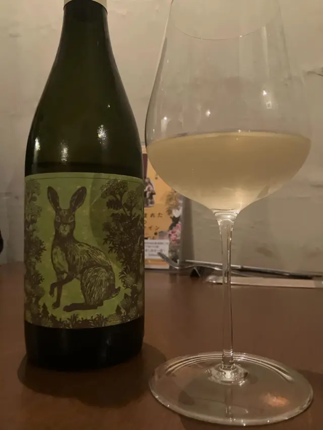 皆様ごきげんよう👋
გამარჯობა！ガマルジョバ！

ビバ破産に爆進中！

გაუმარჯოს！ガウマルジョス！

Wine bar "Le3"  完全予約制
https://le3.jp/

Open  月〜土17h ~ 24h
Lunch  お問い合わせ下さい
当日問い合わせ21h Lo（他にご予約無ければ）
※2秒前までご予約OKです
Close  日曜日
（前日までにお問い合わせあれば、平日も営業時間等対応します）

神奈川県小田原市中町1-3-16
※ご来店の際はGoogleマップをご覧の上、お越し下さい

小田原駅東口バスロータリー
箱根登山バス　1番乗場　城東車庫前行き
中町下車より5秒

TEL 050-8880-1879
ご予約はお手数ですが、お電話もしくは各種SNS、DMにてご連絡ください。
※ご連絡取れ次第ご予約確定となります。
(当日予約はお電話でお願いします）

#自然派ワイン
#ナチュラルワイン
#vinnature
#オレンジワイン
#アンバーワイン
#白ワイン
#小田原ワイン
#ジョージアワイン
#ワインスタグラム
#oda_bi_marche
#nonnaandsidhi
#御酒vin帳