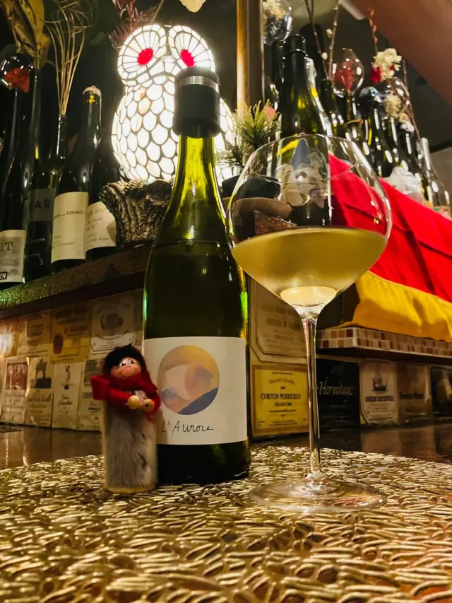 皆様ごきげんよう👋
გამარჯობა！ガマルジョバ！

今年1番？と言われるスーパームーンの満月🌕ワインバーは、北ブルゴーニュのセンスの塊"ラファエルギュイヨ"
のワインを皆んなで味わいませんか？このヴィニュロンは、ジョージアでも研鑽を積んでる方でとてもナチュラルなワインを作る事を信条にしてます。
お時間ある方は是非！

გაუმარჯოს！ガウマルジョス！

Wine bar "Le3"  完全予約制
https://le3.jp/

Open  月〜土17h ~ 24h
Lunch  お問い合わせ下さい
当日問い合わせ21h Lo（他にご予約無ければ）
※2秒前までご予約OKです
Close  日曜日
（前日までにお問い合わせあれば、平日も営業時間等対応します）

神奈川県小田原市中町1-3-16
※ご来店の際はGoogleマップをご覧の上、お越し下さい

小田原駅東口バスロータリー
箱根登山バス　1番乗場　城東車庫前行き
中町下車より5秒

TEL 050-8880-1879
ご予約はお手数ですが、お電話もしくは各種SNS、DMにてご連絡ください。
※ご連絡取れ次第ご予約確定となります。
(当日予約はお電話でお願いします）

#自然派ワイン
#ナチュラルワイン
#vinnature
#オレンジワイン
#アンバーワイン
#白ワイン
#小田原ワイン
#ジョージアワイン
#ワインスタグラム
#oda_bi_marche
#nonnaandsidhi
#御酒vin帳