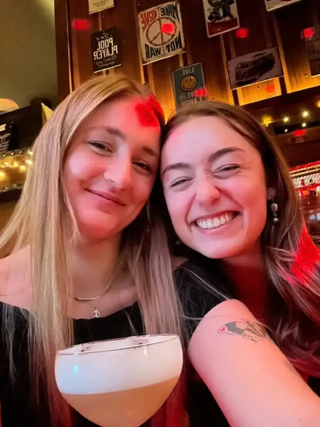 皆様ごきげんよう👋
გამარჯობა！ガマルジョバ！

マドリードのナチュールワインバーはしご。
知らない産地、品種は現地で楽しまないと！
スペインワインの印象が結構変わった。
次はマヨルカへ🛫
გაუმარჯოს！ガウマルジョス！

Wine bar "Le3"  完全予約制
https://le3.jp/

Open  月〜土17h ~ 24h
Lunch  お問い合わせ下さい
当日問い合わせ21h Lo（他にご予約無ければ）
※2秒前までご予約OKです
Close  不定休-日曜、連休最終日は18h Lo
（前日までにお問い合わせあれば、営業時間等対応します）

神奈川県小田原市中町1-3-16
※ご来店の際はGoogleマップをご覧の上、お越し下さい

小田原駅東口バスロータリー
箱根登山バス　1番乗場　城東車庫前行き
中町下車より5秒

TEL 050-8880-1879
ご予約はお手数ですが、お電話もしくは各種SNS、DMにてご連絡ください。
※ご連絡取れ次第ご予約確定となります。
(当日予約はお電話でお願いします）

#自然派ワイン
#ナチュラルワイン
#vinnature
#オレンジワイン
#アンバーワイン
#白ワイン
#ジョージアワイン
#oda_bi_marche
#nonnaandsidhi
#御酒vin帳