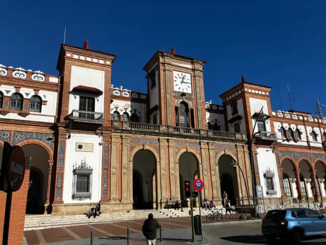 皆様ごきげんよう👋
გამარჯობა！ガマルジョバ！

Jerez de la Frontera 

ソムリエ試験の時にチラッと教本で見たエリア。
当時は味も好みではなく、ノータッチだったワイン産地にまさか自分が来てるとは…

今回のハイライト、ボデガ（ワイナリー）訪問。
大手の定番からポチポチまわります。

გაუმარჯოს！ガウマルジョス！

Wine bar "Le3"  完全予約制
https://le3.jp/

Open  月〜土17h ~ 24h
Lunch  お問い合わせ下さい
当日問い合わせ21h Lo（他にご予約無ければ）
※2秒前までご予約OKです
Close  不定休-日曜、連休最終日は18h Lo
（前日までにお問い合わせあれば、営業時間等対応します）

神奈川県小田原市中町1-3-16
※ご来店の際はGoogleマップをご覧の上、お越し下さい

小田原駅東口バスロータリー
箱根登山バス　1番乗場　城東車庫前行き
中町下車より5秒

TEL 050-8880-1879
ご予約はお手数ですが、お電話もしくは各種SNS、DMにてご連絡ください。
※ご連絡取れ次第ご予約確定となります。
(当日予約はお電話でお願いします）

#自然派ワイン
#ナチュラルワイン
#vinnature
#オレンジワイン
#アンバーワイン
#白ワイン
#ジョージアワイン
#oda_bi_marche
#nonnaandsidhi
#御酒vin帳