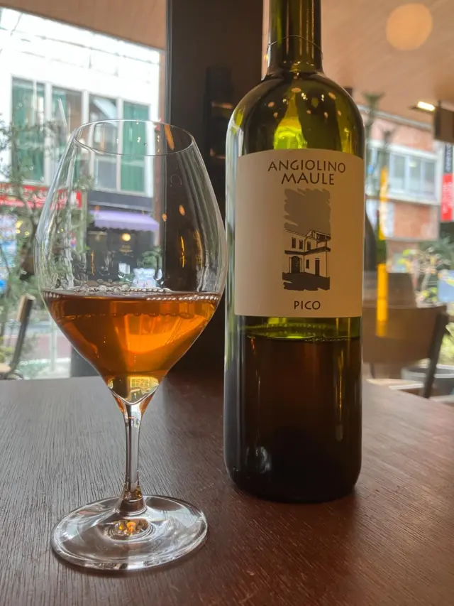 皆様ごきげんよう👋
გამარჯობა！ガマルジョバ！

本日挨拶まわりと、仕入れと初詣の為Le3お休みです。
明日から三連休とガッツリ営業します！

毎年7日に何故か行く初詣は軽く2.3時間は持ってかれそうなので2分で帰りました。出直します。

გაუმარჯოს！ガウマルジョス！

Wine bar "Le3"  完全予約制
https://le3.jp/

Open  月〜17h ~ 24h
　　　　土・日・祝〜12h
当日問い合わせ21h Lo（他にご予約無ければ）
※2秒前までご予約OKです

Close  不定休（SNSにてアナウンスします）
（前日までにお問い合わせあれば、営業時間等対応します）

神奈川県小田原市中町1-3-16
※ご来店の際はGoogleマップをご覧の上、お越し下さい

小田原駅東口バスロータリー
箱根登山バス　1番乗場　城東車庫前行き
中町下車より5秒

TEL 050-8880-1879
ご予約はお手数ですが、お電話もしくは各種SNS、DMにてご連絡ください。

※ご連絡取れ次第ご予約確定となります。
(当日予約はお電話でお願いします）

#自然派ワイン
#ナチュラルワイン
#vinnature
#オレンジワイン
#アンバーワイン
#白ワイン
#ジョージアワイン
#oda_bi_marche
#nonnaandsidhi
#御酒vin帳