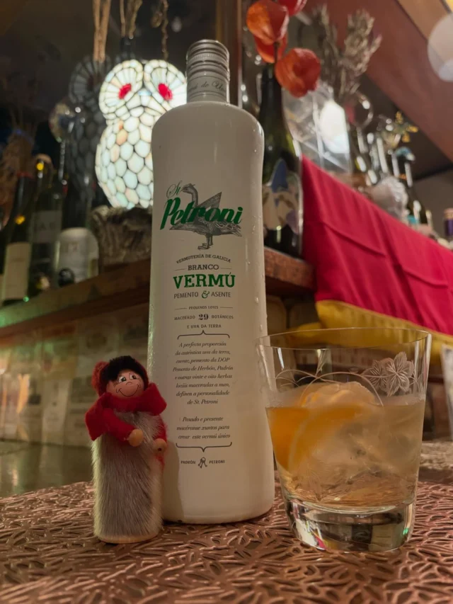 皆様ごきげんよう👋
გამარჯობა！ガマルジョバ！

ワインはワインでも、フレーバードワインってのも偶には如何でしょう？きっと好みのベルモットに出会えるはず！

გაუმარჯოს！ガウマルジョス！

Wine bar "Le3"  完全予約制
https://le3.jp/

Open  月〜17h ~ 24h
　　　　土・日・祝12h〜24h 
当日問い合わせ21h Lo（他にご予約無ければ）
※2秒前までご予約OKです

Close  不定休（SNSにてアナウンスします）
（前日までにお問い合わせあれば、営業時間等対応します）

香りを楽しむワインの店の為、店内は禁煙🚭でしす。

神奈川県小田原市中町1-3-16
※ご来店の際はGoogleマップをご覧の上、お越し下さい

小田原駅東口バスロータリー
箱根登山バス　1番乗場　城東車庫前行き
中町下車より5秒

TEL 050-8880-1879
ご予約はお手数ですが、お電話もしくは各種SNS、DMにてご連絡ください。

※ご連絡取れ次第ご予約確定となります。
(当日予約はお電話でお願いします）

#自然派ワイン
#vinnature
#ジョージアワイン
#oda_bi_marche
#nonnaandsidhi