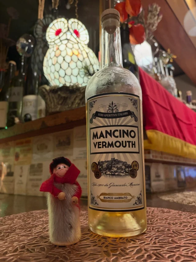 皆様ごきげんよう👋
გამარჯობა！ガマルジョバ！

起源は薬用ワイン⁇
ヴェルモットって言う食前酒でも食中でも楽しめる、
ハーブなお酒、試してみませんか？

გაუმარჯოს！ガウマルジョス！

Wine bar "Le3"  完全予約制
https://le3.jp/

Open  月〜17h ~ 24h
　　　　土・日・祝12h〜24h 
当日問い合わせ21h Lo（他にご予約無ければ）
※2秒前までご予約OKです

Close  不定休（SNSにてアナウンスします）
（前日までにお問い合わせあれば、営業時間等対応します）

香りを楽しむワインの店の為、店内は禁煙🚭でしす。

神奈川県小田原市中町1-3-16
※ご来店の際はGoogleマップをご覧の上、お越し下さい

小田原駅東口バスロータリー
箱根登山バス　1番乗場　城東車庫前行き
中町下車より5秒

TEL 050-8880-1879
ご予約はお手数ですが、お電話もしくは各種SNS、DMにてご連絡ください。

※ご連絡取れ次第ご予約確定となります。
(当日予約はお電話でお願いします）

#自然派ワイン
#ナチュラルワイン
#vinnature
#ジョージアワイン
#oda_bi_marche