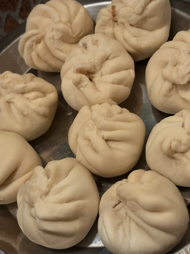 皆様ごきげんよう👋
გამარჯობა！ガマルジョバ！

ジョージア🇬🇪といえば！のメニューはじめました。

5月31日　日曜日は12時からオープン予定です。
お問い合わせ無ければ早めに切り上げます。

გაუმარჯოს！ガウマルジョス！

Wine bar "Le3"  完全予約制
https://le3.jp/

Open  月〜17h ~ 24h
　　　　土・日・祝12h〜24h 
当日問い合わせ21h Lo（他にご予約無ければ）
※2秒前までご予約OKです

TEL 050-8880-1879
ご予約はお手数ですが、お電話もしくは各種SNS、DMにてご連絡ください。
※ご連絡取れ次第ご予約確定となります。
(当日予約はお電話でお願いします）

Close  不定休（SNSにてアナウンスします）
（前日までにお問い合わせあれば、営業時間等対応します）

香りを楽しむワインの店の為、店内は禁煙🚭です

神奈川県小田原市中町1-3-16
※ご来店の際はGoogleマップをご覧の上、お越し下さい

小田原駅東口バスロータリー
箱根登山バス　1番乗場　城東車庫前行き
中町下車より5秒